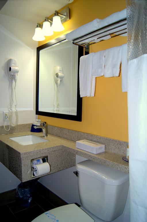 Bay Hill Inns & Suites Neepawa Eksteriør billede