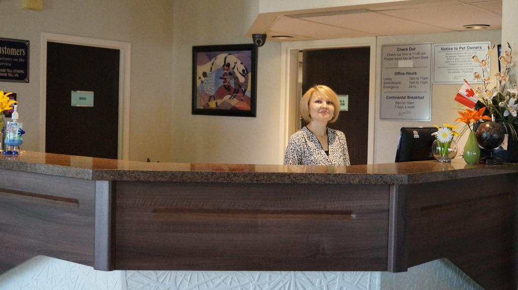 Bay Hill Inns & Suites Neepawa Eksteriør billede