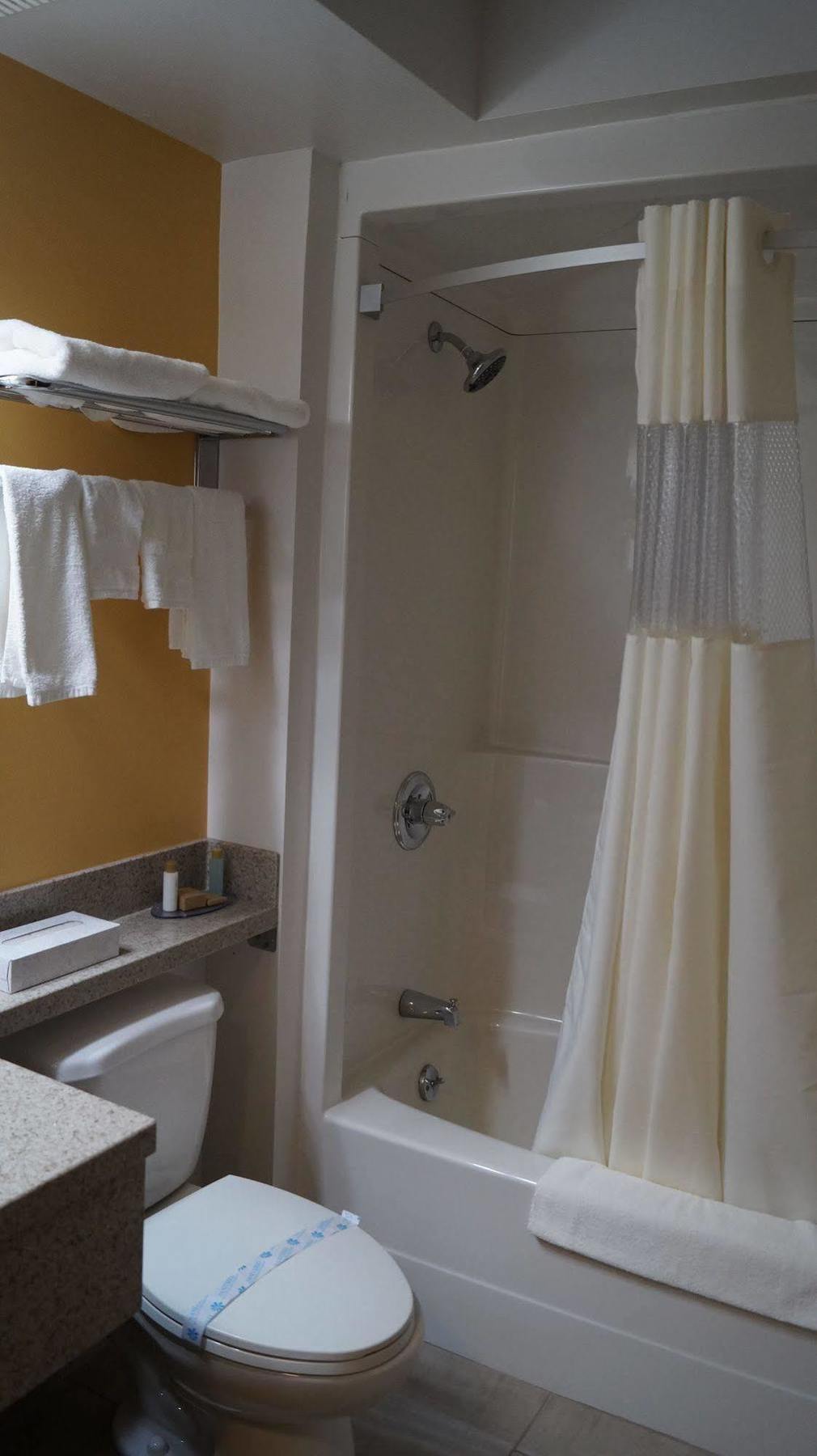 Bay Hill Inns & Suites Neepawa Eksteriør billede