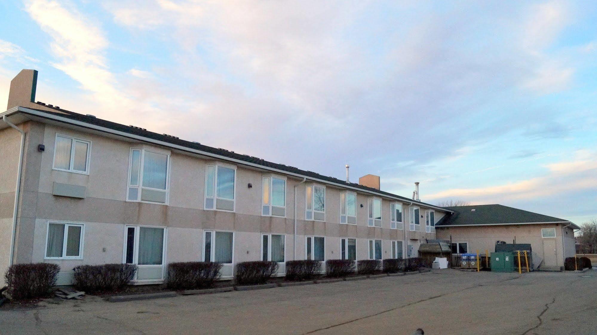 Bay Hill Inns & Suites Neepawa Eksteriør billede