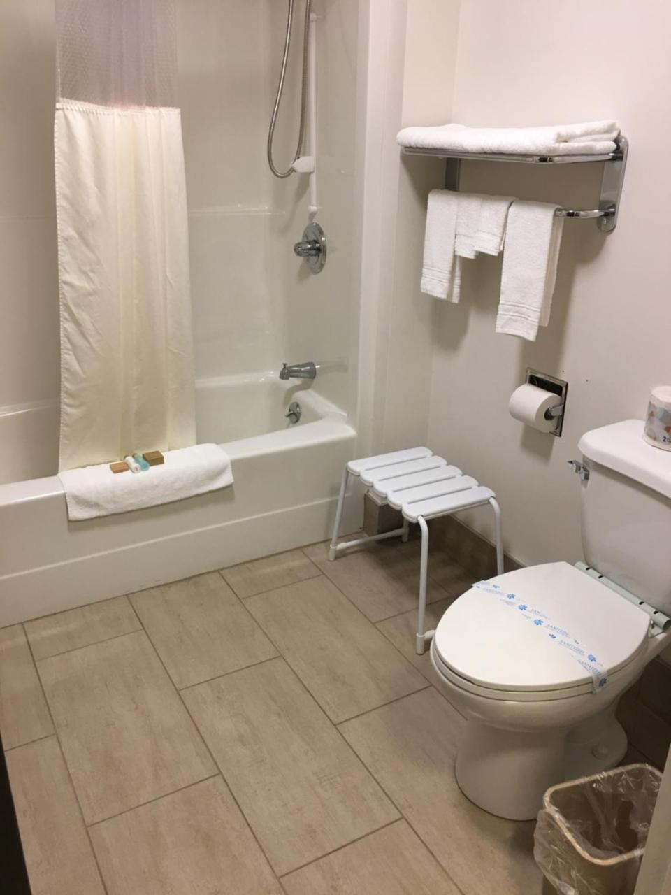 Bay Hill Inns & Suites Neepawa Eksteriør billede