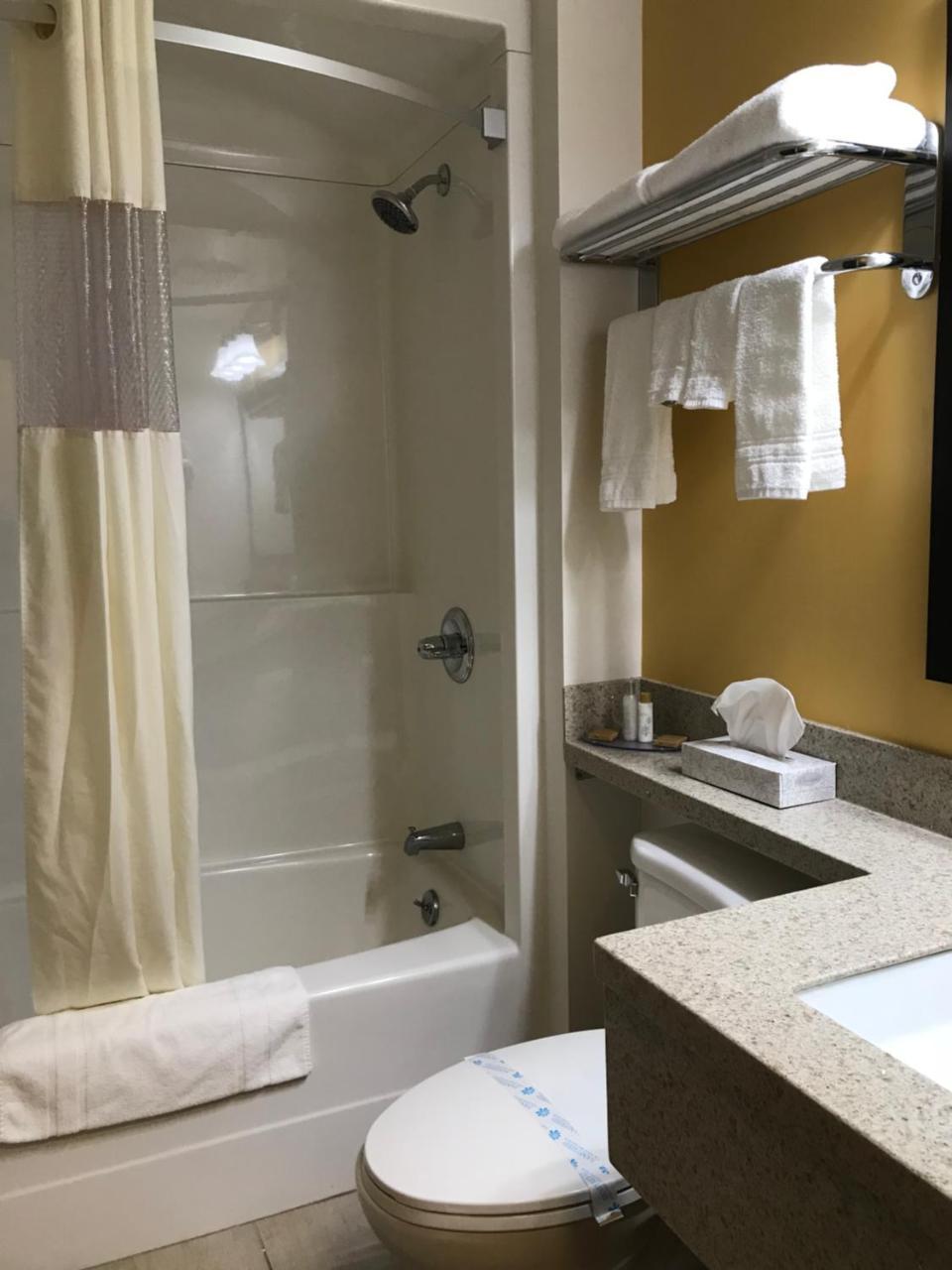 Bay Hill Inns & Suites Neepawa Eksteriør billede