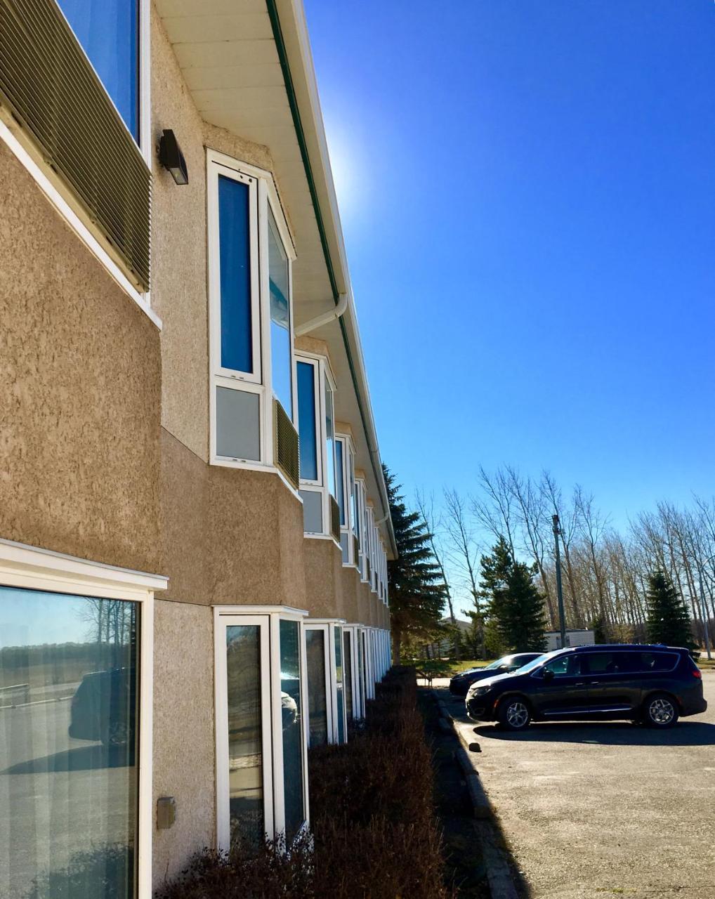 Bay Hill Inns & Suites Neepawa Eksteriør billede